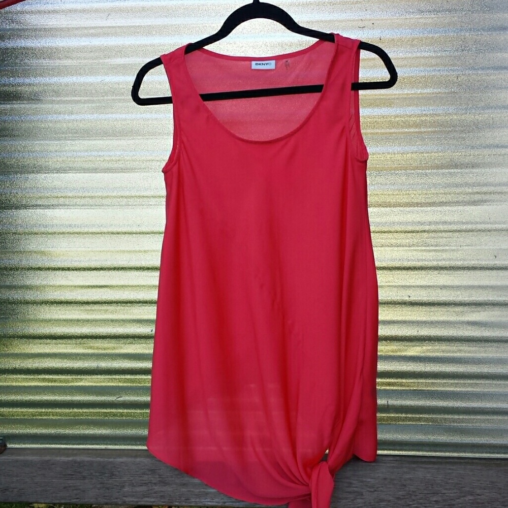 NWOT!!!😊DKNYC XS SLEEVELESS DESIGNER TOP